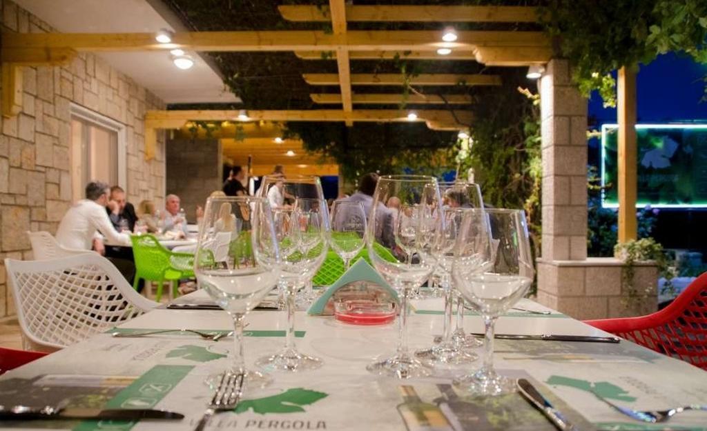 Villa Pergola 特雷比涅 外观 照片